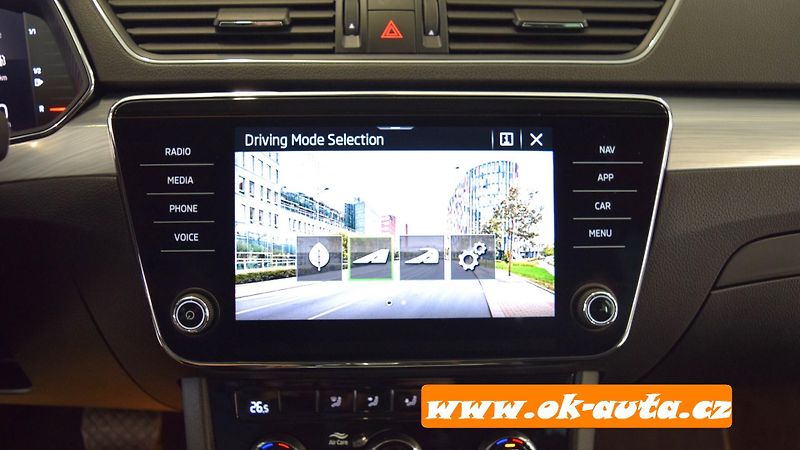 Škoda Superb 1.4 TSI iV DSG 160 kW PRAV.SER - fotka 45 z 63