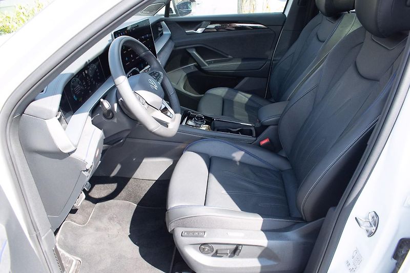 Volkswagen Tayron TSI 195kW 4M R-Line Pano Venti - fotka 9 z 20