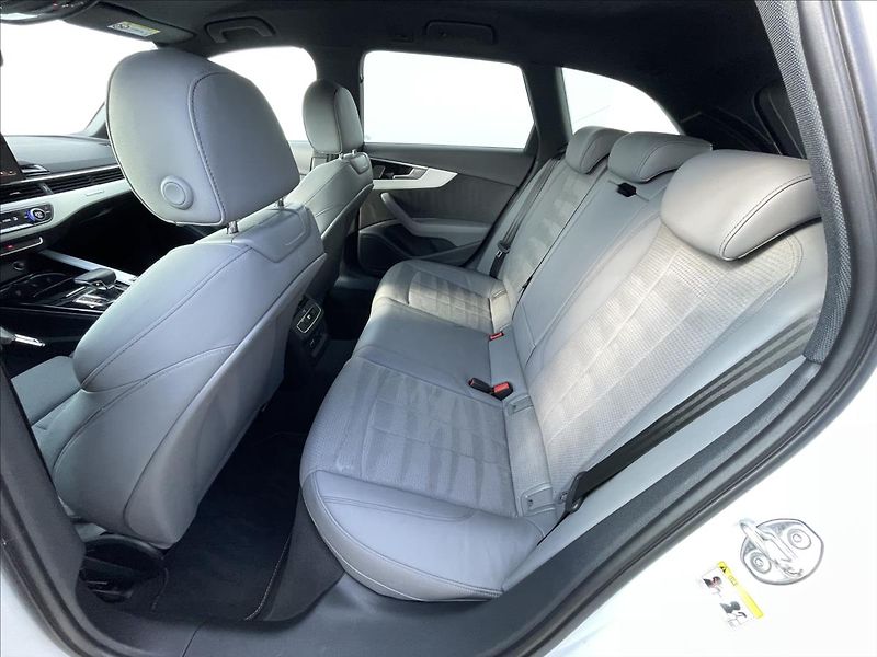Audi A4 Avant 2,0 40TDI quattro S line - fotka 15 z 22