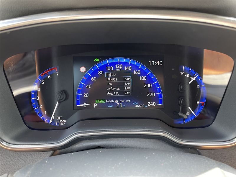 Toyota Corolla 1,8 Hybrid e-CVT Confort ČR.1. - fotka 11 z 29