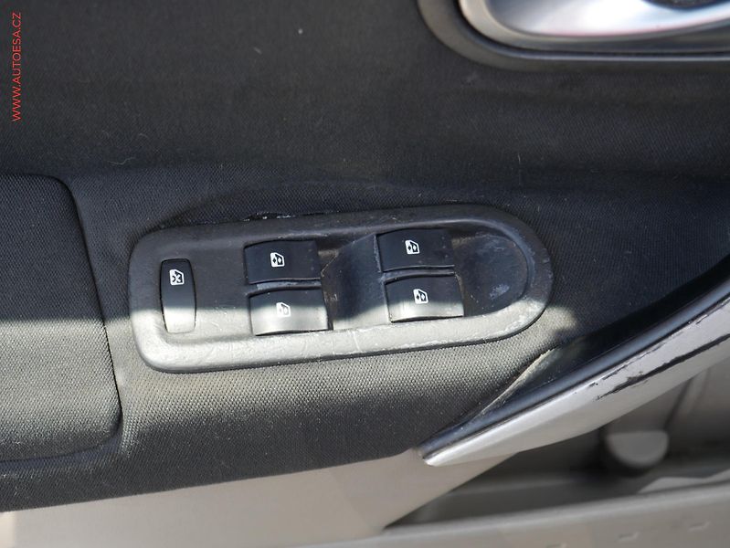Renault Mégane (2005) 1.5dCi, AC, temp - fotka 11 z 15