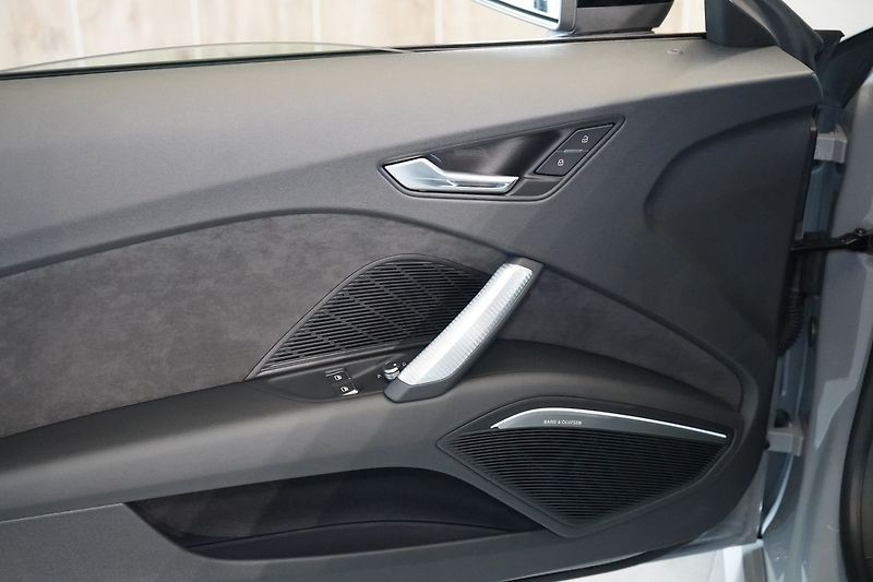 Audi TT RS Quattro, B&O, Matrix LED - fotka 22 z 47