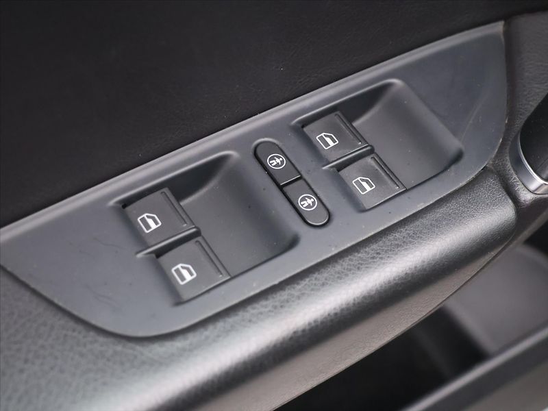 Volkswagen Touareg 3,0 TDI V6 193kW 4x4 Tažné - fotka 15 z 34