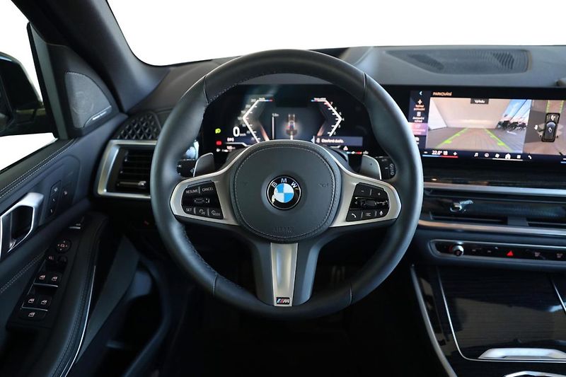 BMW X5 xDrive40i - fotka 29 z 32