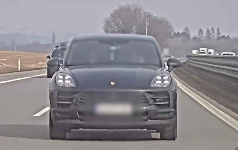 Luxusní SUV uhánělo po D1 téměř dvoustovkou, cizinec hazardoval u Rousínova.