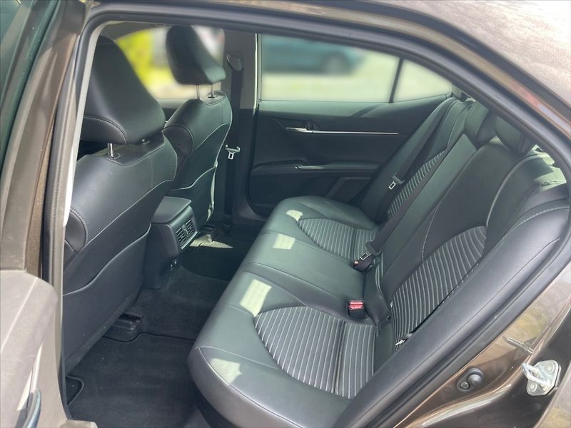 Toyota Camry 2,5 Hybrid Prestige AT - fotka 8 z 11