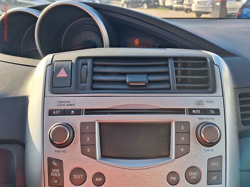 Toyota Verso (2011) 2.0, 2.maj,ČR, Navi - fotka 15 z 20
