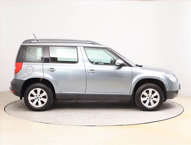 Škoda Yeti (2011) 2.0 TDI, Park. senzory - fotka 6 z 16