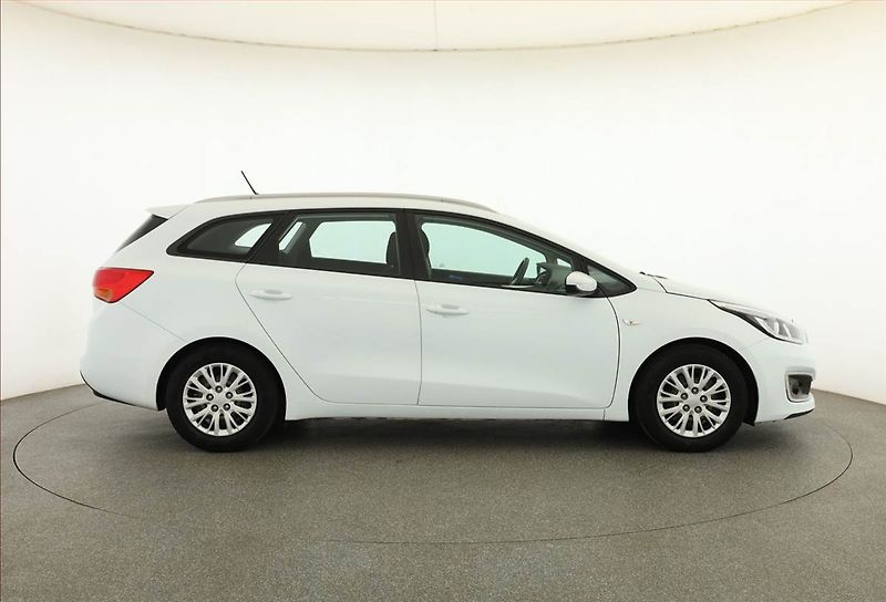 Kia Ceed (2017) 1.4 CVVT, Serv.kniha, Tempomat - fotka 6 z 17
