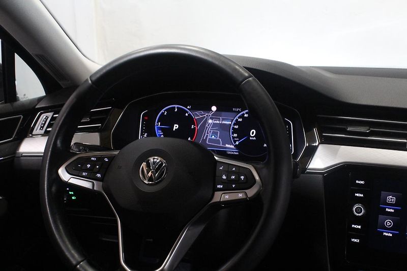Volkswagen Passat (2020) 2.0TDI DSG Display Matrix - fotka 28 z 38
