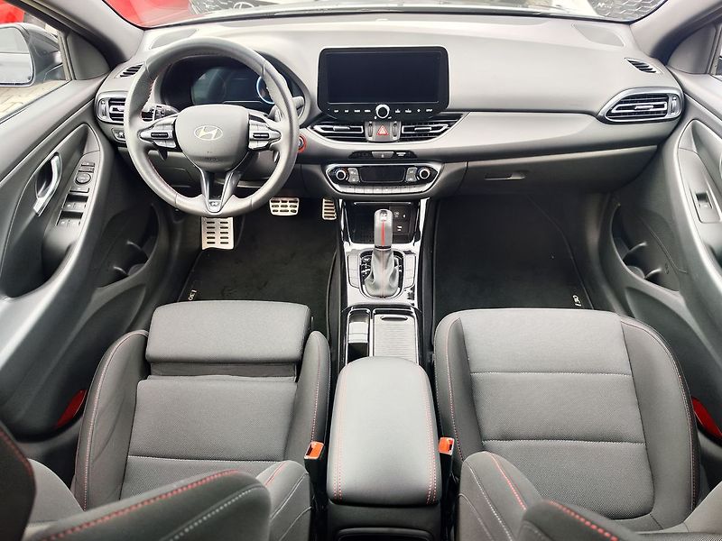 Hyundai i30 1.5 T-GDI/103kW N-Line DCT - fotka 13 z 34
