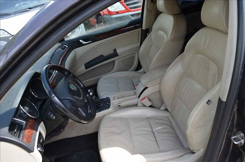 Škoda Superb (2009) II. 2,0 TDI SG - fotka 27 z 35