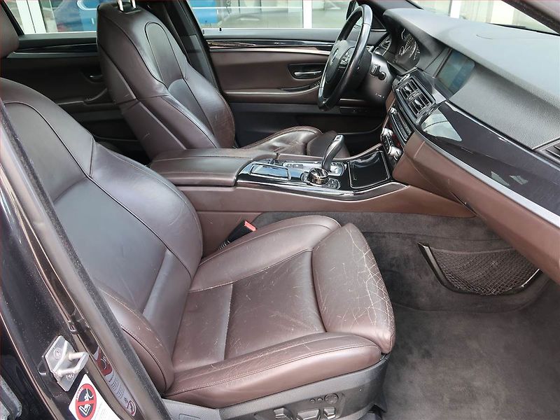 BMW Řada 5 (2011) M Paket 520d, Automat, Navi - fotka 9 z 19