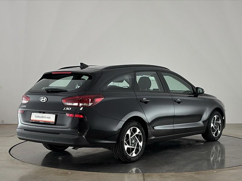 Hyundai i30 Kombi 1,5 T-GDI MHEV - fotka 2 z 26