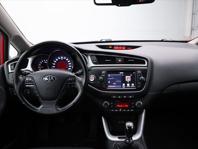 Kia Ceed 1,6 CRDI 100kW CZ Comfort Navi - fotka 23 z 30