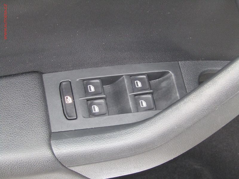 Škoda Octavia (2014) 2.0TDi, ČR, bixen, autoAC - fotka 11 z 16