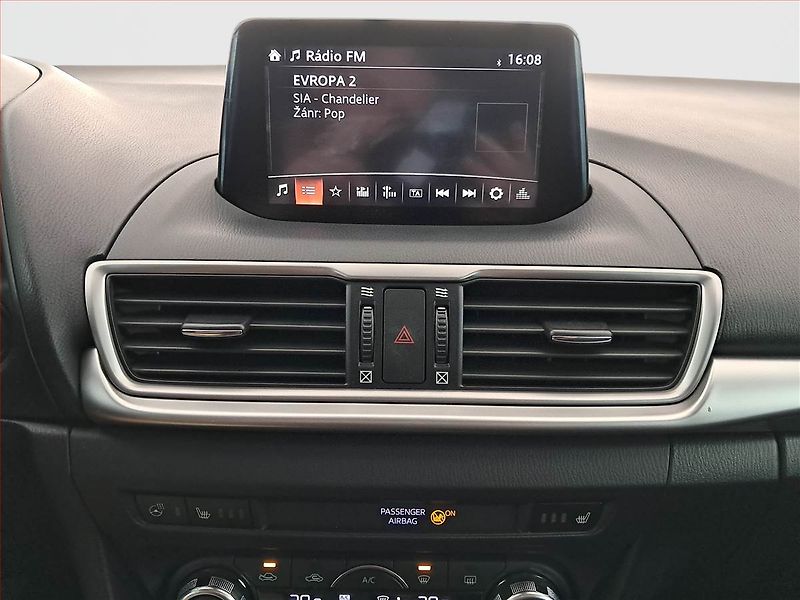 Mazda 3 (2017) Emotion 2.0 Skyactiv-G, Navi - fotka 12 z 16