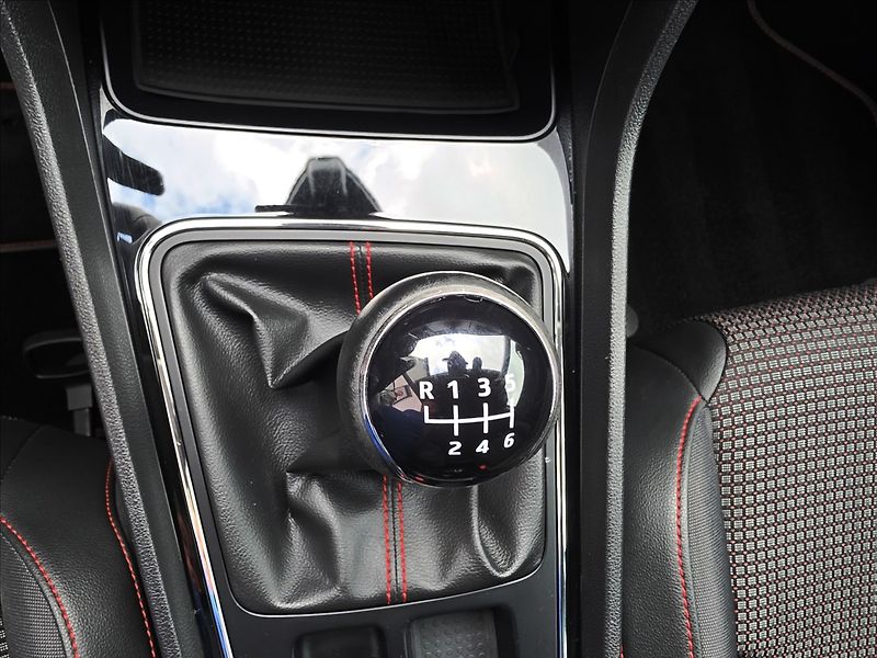 Seat Leon 1,4 TSi 92KW FR LED NAVI KŮŽE - fotka 26 z 49