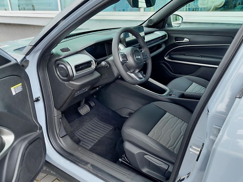 Jeep Avenger (2026) 4x4 145 PS  Upland automat - fotka 18 z 31