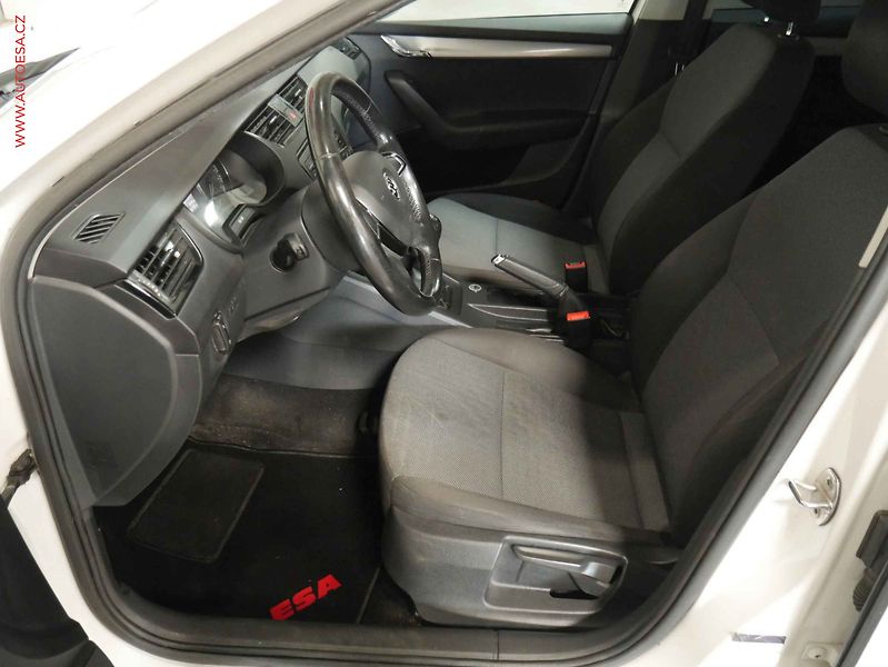 Škoda Octavia (2014) 1.6TDi, ČR, AC, park.asist - fotka 9 z 15