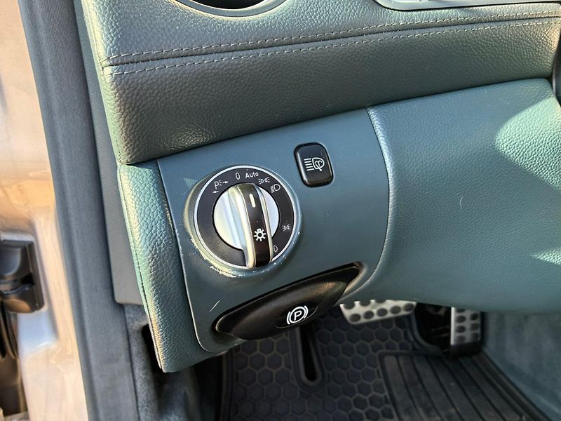 Mercedes-Benz SL (2002) 5.0 V8, 225KW - fotka 27 z 31