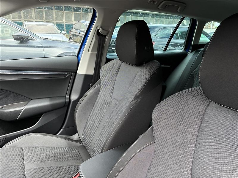 Škoda Octavia 2,0 TAŽNÉ,EL.KUFR,HEAD-UP - fotka 11 z 32