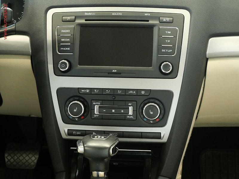 Škoda Octavia (2012) 1.6TDi, 2.maj,ČR, DSG, STK4 - fotka 13 z 26