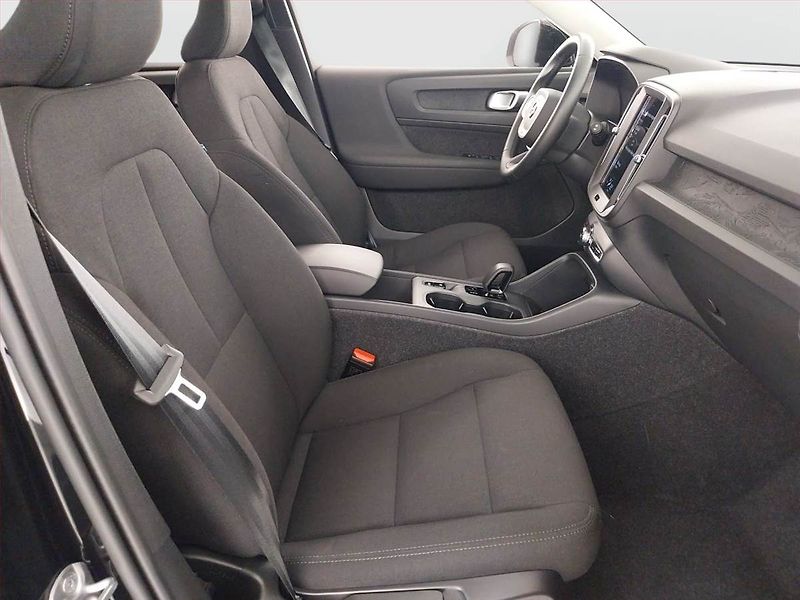 Volvo XC40 (2024) T2 - fotka 9 z 21
