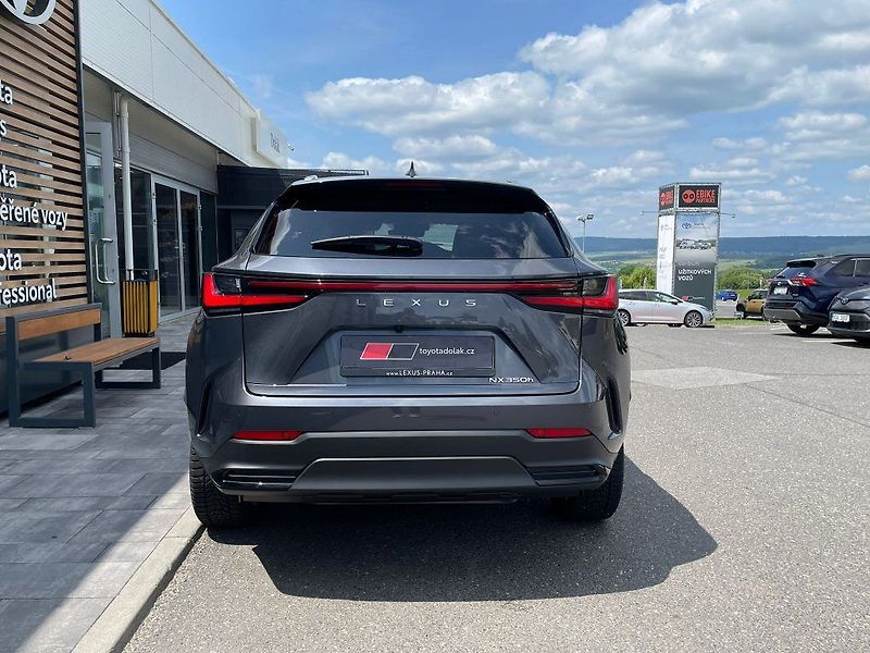 Lexus NX 350h - fotka 6 z 7