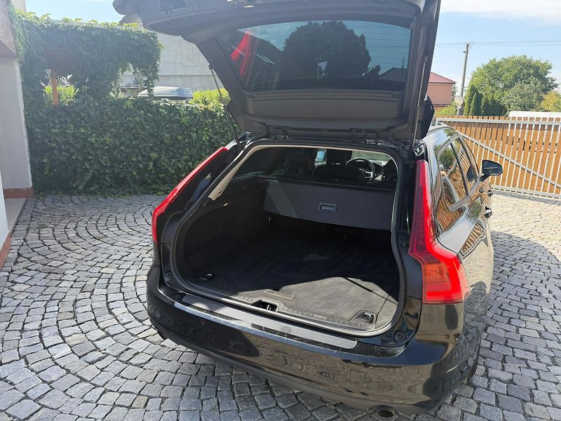 Volvo V90 (2018) Volvo V90 T4 2.0 Automat BA - fotka 13 z 18