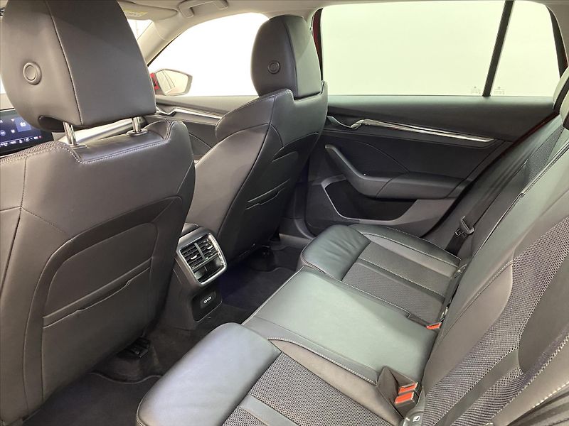 Škoda Octavia 2,0 TDI DSG 110kW Style Plus - fotka 6 z 25