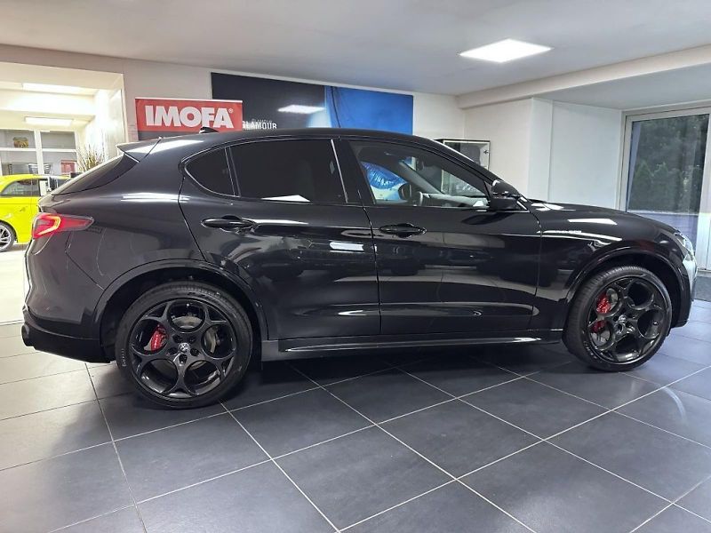 Alfa Romeo Stelvio (2026) 2.0T 280k AT8 ZF Q4 4x4 Veloce - fotka 4 z 16