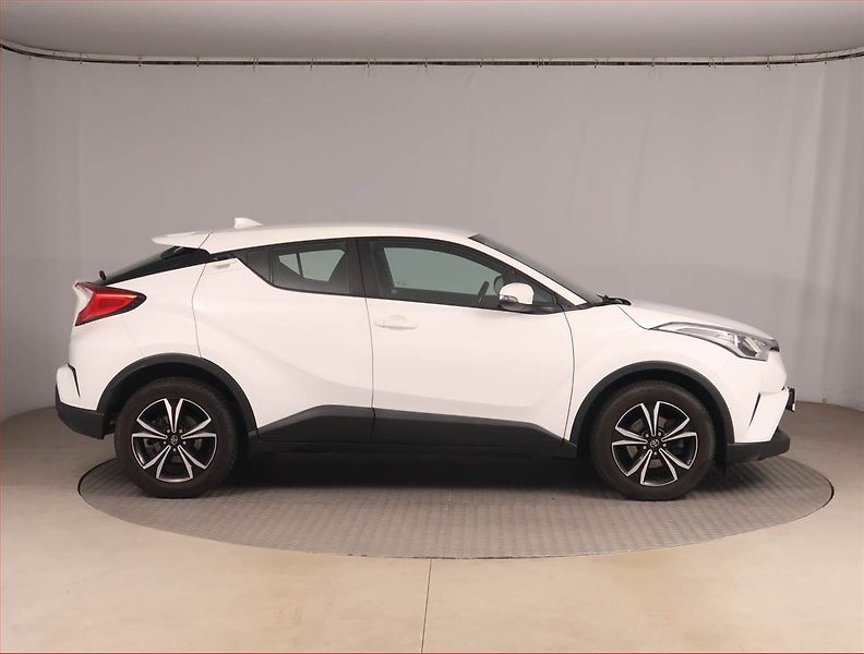 Toyota C-HR (2018) 1.2 Turbo, Navi, Tempomat - fotka 6 z 16