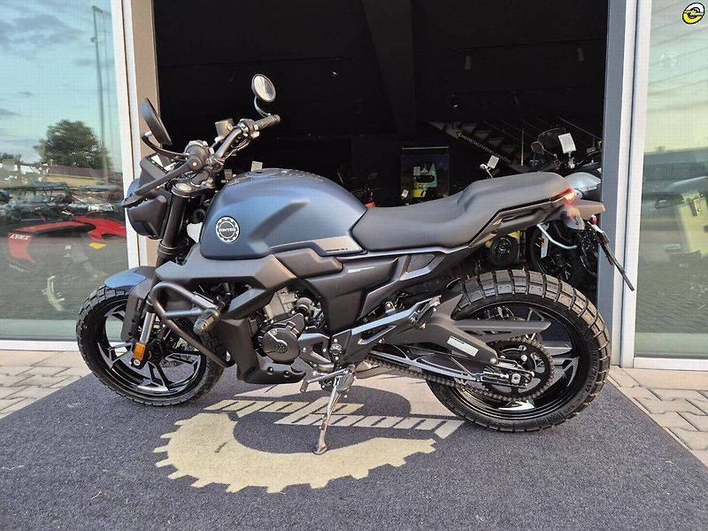 Zontes 125 G1 (2026) Scrambler litá kola - fotka 7 z 17