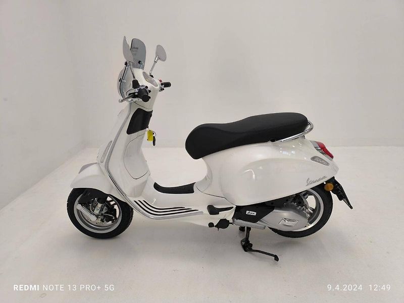 Vespa Primavera 125 3V ABS (2025) E5+ Bianco Innocente - fotka 3 z 9