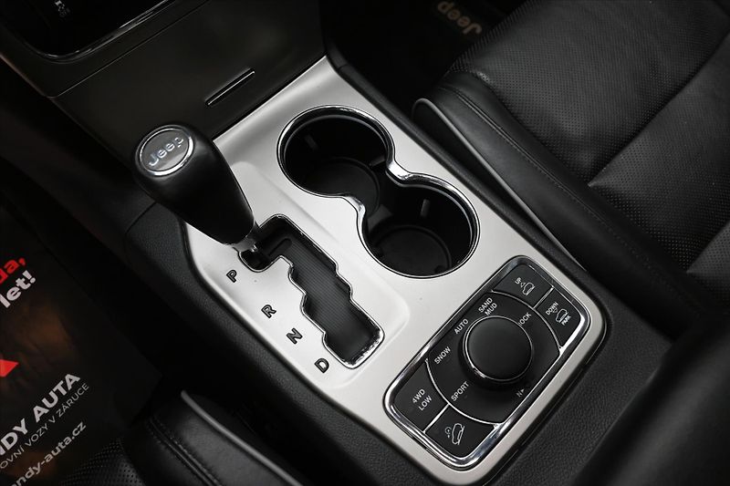 Jeep Grand Cherokee 3,0 CRD 177 kW 4x4 AT Overland - fotka 23 z 33