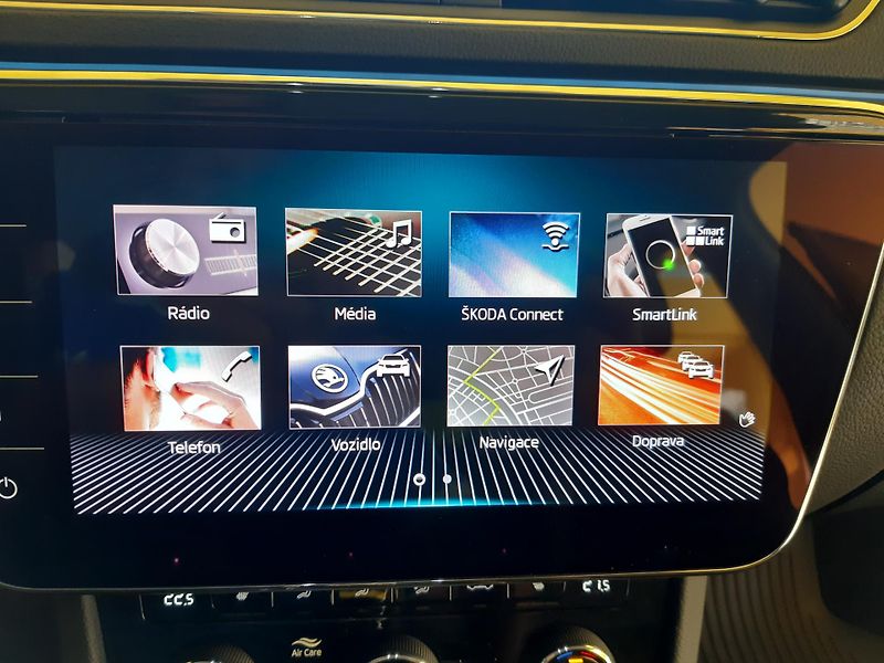 Škoda Superb 2.0 TDI Combi STYLE +  - fotka 11 z 31