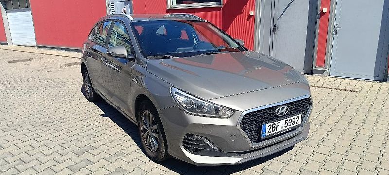 Hyundai i30 (2019) - fotka 2 z 12