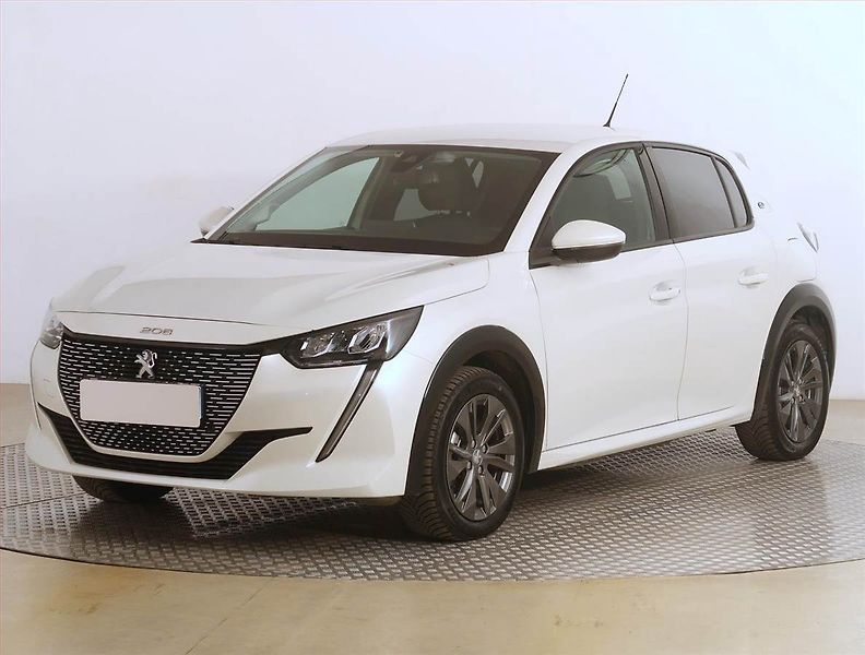 Peugeot 208 (2022) Allure 50 kWh, SoH 89% - fotka 2 z 22