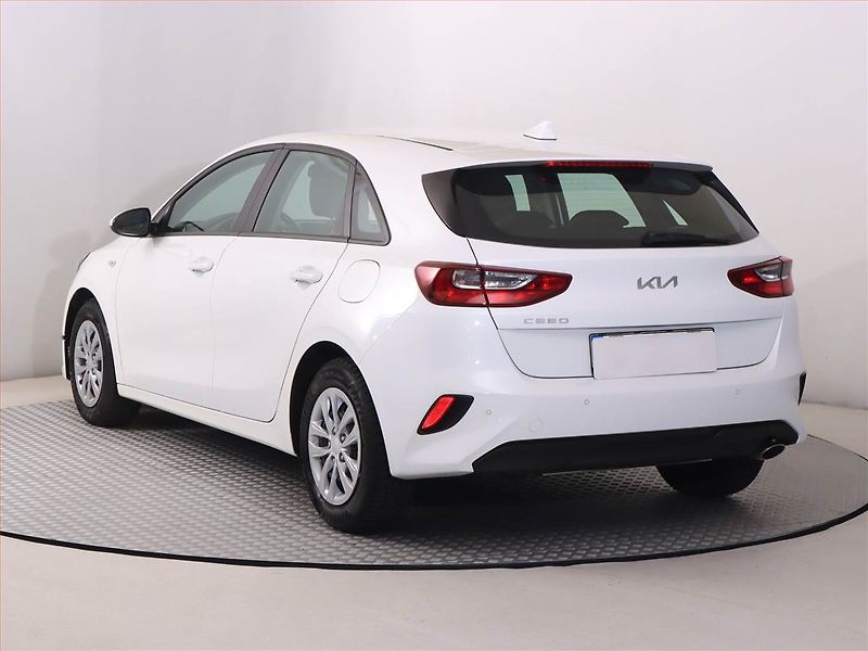 Kia Ceed (2022) 1.0 T-GDI, Serv.kniha - fotka 4 z 17