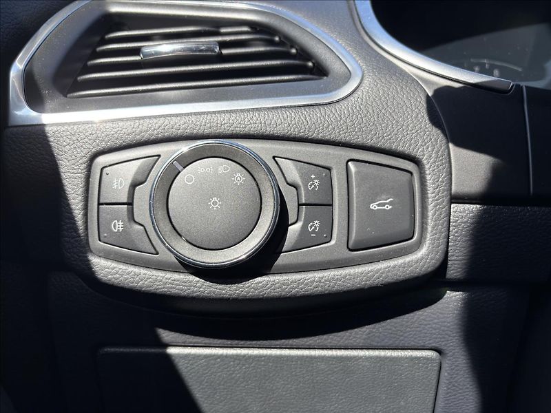 Ford Galaxy 2,5 Hybrid eCVT Titanium 140kW - fotka 25 z 37