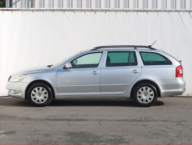 Škoda Octavia (2012) Ambition 1.6 TDI, Navi - fotka 3 z 20