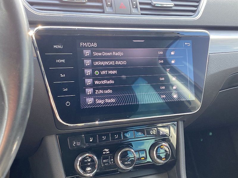 Škoda Superb (2021) Combi 1.4 TSI iV DSG Style - fotka 19 z 36