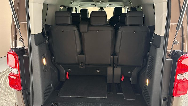 Citroën SpaceTourer 75 kWh AUT Shine - fotka 17 z 29