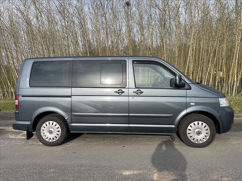 Volkswagen Multivan 2,5 TDI 95kW*tažné*aut. klima* - fotka 4 z 40