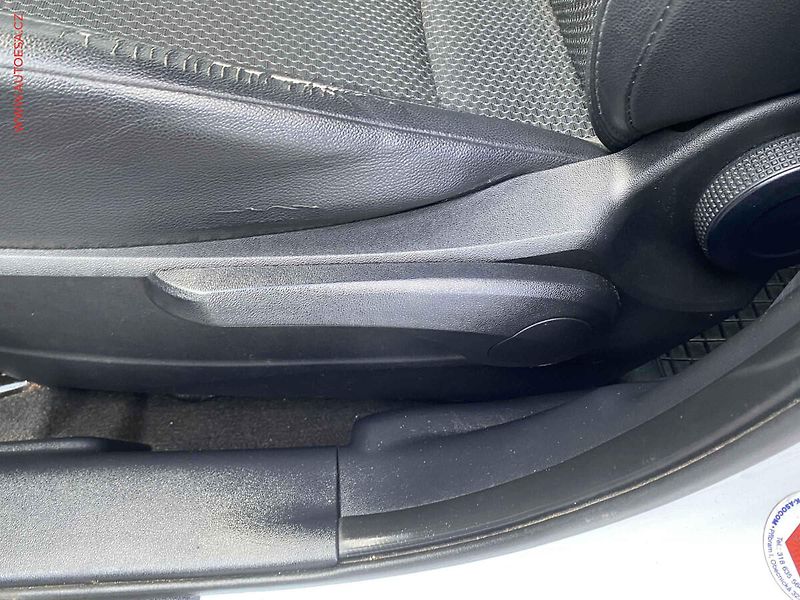 Hyundai ix35 (2011) 1.6 GDI, ČR, servis.kniha, AC - fotka 14 z 16