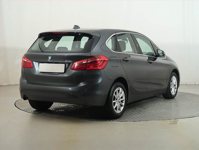 BMW Řada 2 (2016) 218i Active Tourer, Automat - fotka 5 z 16
