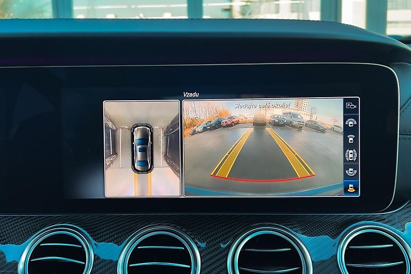 Mercedes-Benz Třídy E (2017) E63S AMG 4Matic+ V8 Biturbo - fotka 96 z 99