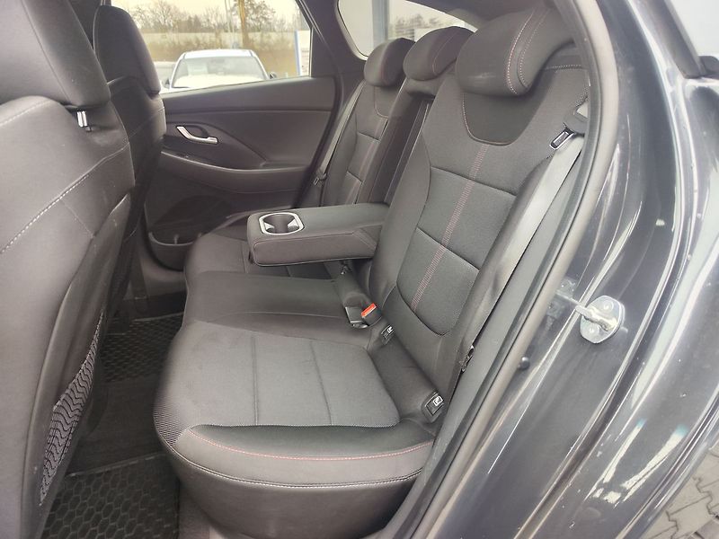 Hyundai i30 1.5 T-GDI/117kW N-Line DCT - fotka 11 z 32