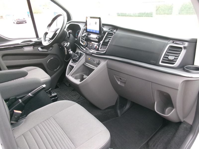 Ford Tourneo Custom (2022) 2,0TDCi L2H1 ZÁRUKA FORD  - fotka 24 z 36